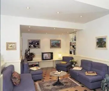 Genova 3* لا سبيتسْيا